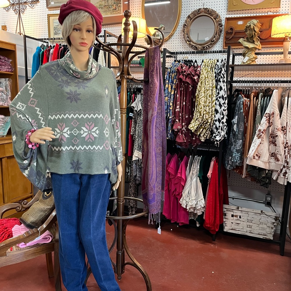 Slit neck tab 3 pleats loose, gathered cuff.  100% Rayon.  Hand wash cold